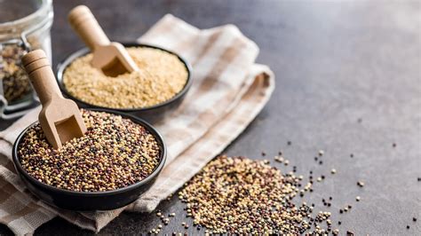 Rôzne druhy pseudoobilnín: quinoa, amarant, pohánka