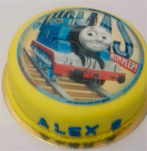 Hotová pečená torta vláčik Tomáš