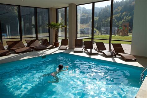 Wellness centrum s bazénom a výhľadom do prírody
