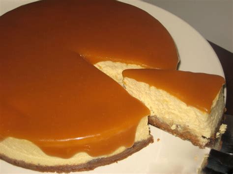 Obdĺžniková torta s lesklou karamelovou polevou