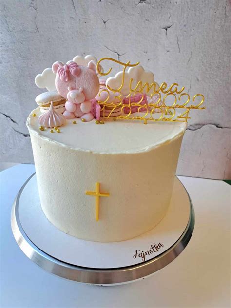 Torta na krst s jemnými dekoráciami