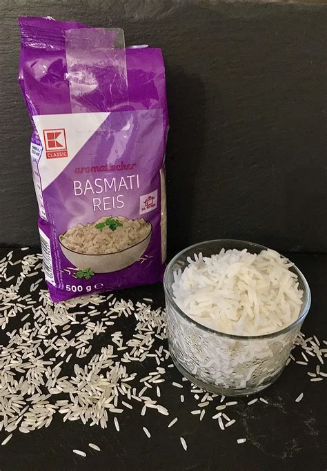 Fotografia uvarenej ryže basmati