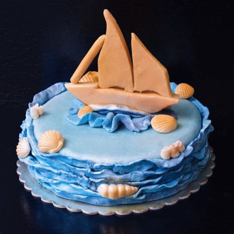 Torta s morským motívom a dekoráciami