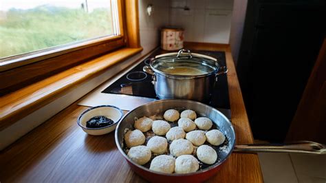 Ilustrácia hotových buchiet s lekvárom