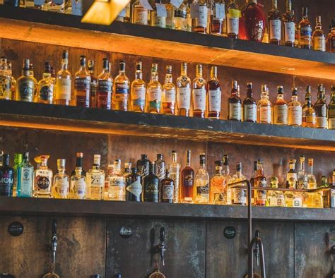 Obrázok ideálneho miesta na skladovanie alkoholu: tmavá, chladná špajza
