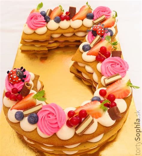 Narodeninová torta v tvare čísla 3