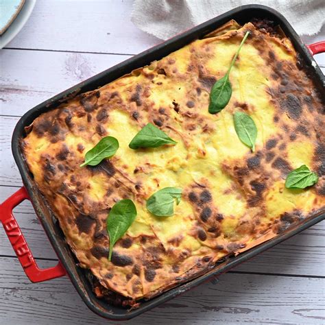 vrstvené lasagne v zapekacej mise