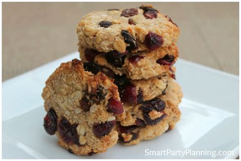 Mini oat and fruit cookies