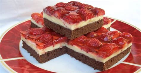 Jahodový koláč s krehkým cestom a mandľovými lupienkami