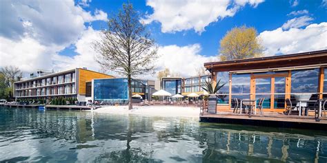 Hotel na brehu jazera Alster