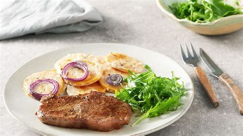 Steak s rukolovým šalátom a sušenými paradajkami