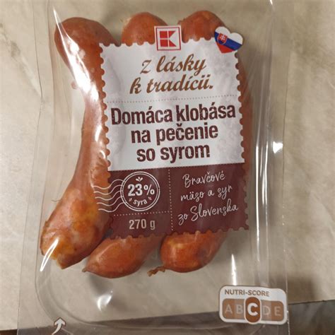 Marinovaná klobása pripravená na pečenie