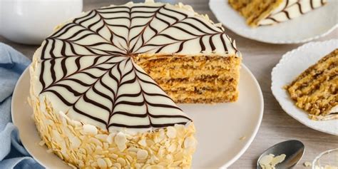 Torta Esterházy s typickým zdobením