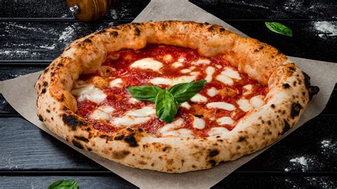 Ukážka rozmanitej pizze z ponuky Pizzérie Kaštieľ
