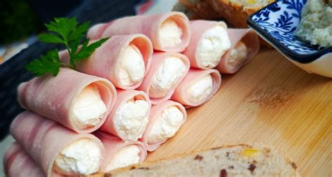 Šunkové rolky s chrenovou náplňou na tanieri